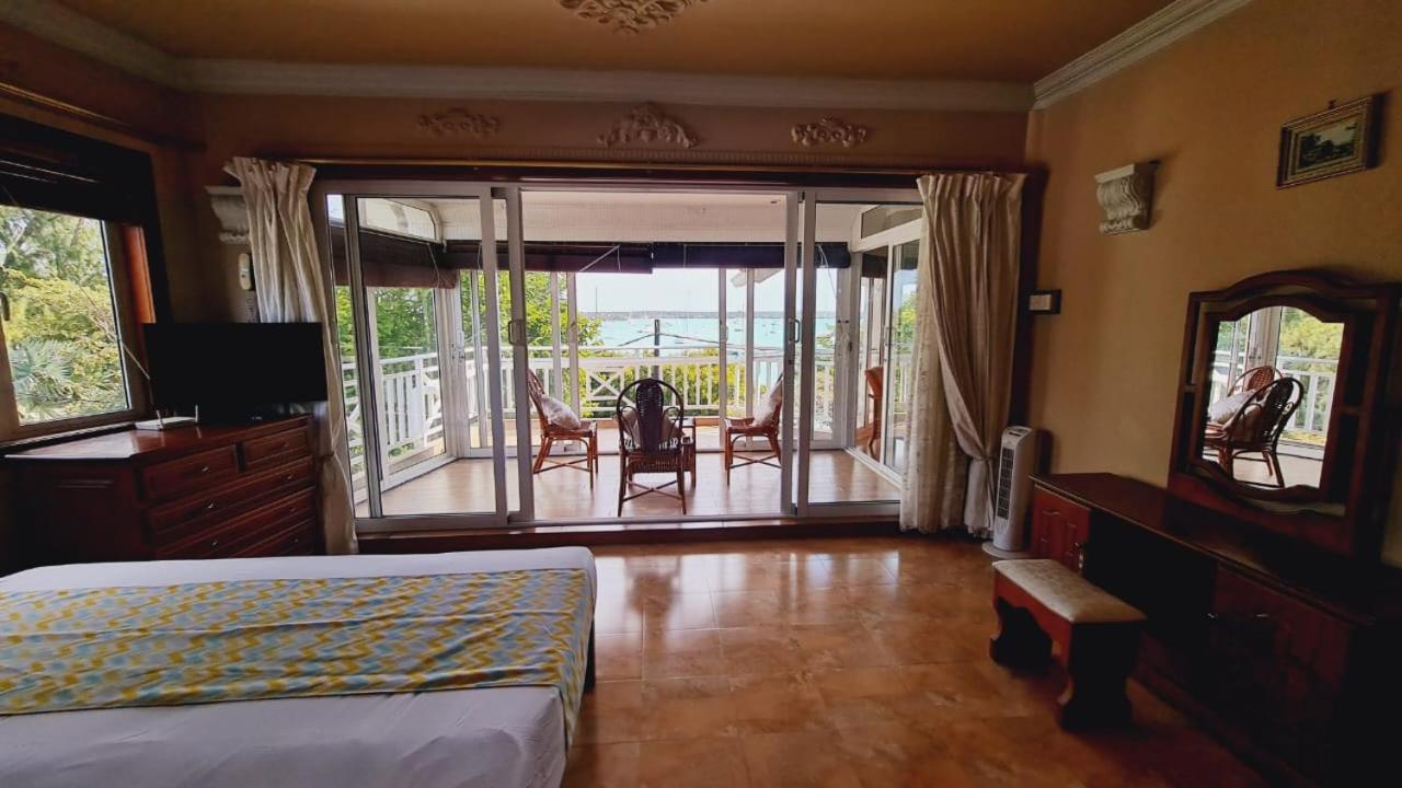 Beachfront Penthouse With Panoramic Ocean View * Grand Bay